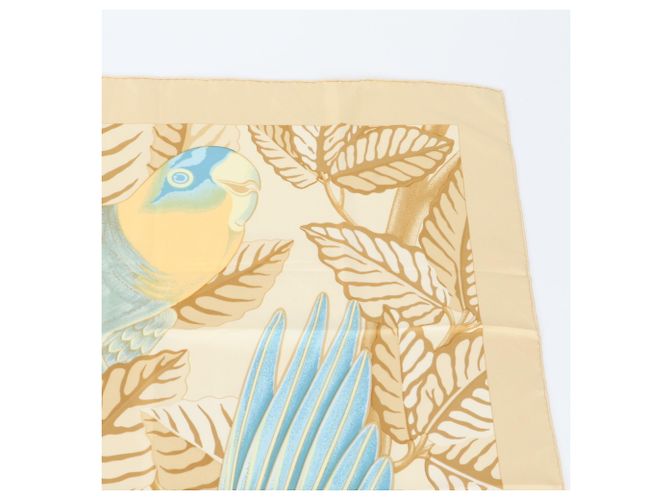 Silk In Hermès Hermes Carre 90 Les Perroquets Parrot Sciarpa di Seta Beige - vista 2