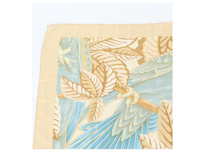 Silk In Hermès Hermes Carre 90 Les Perroquets Parrot Sciarpa di Seta Beige - vista 3