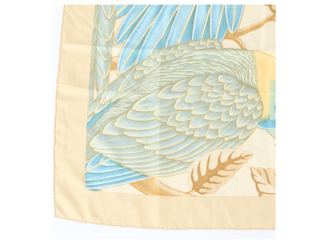 Silk In Hermès Hermes Carre 90 Les Perroquets Parrot Sciarpa di Seta Beige - vista 4