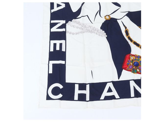 Sciarpa Chanel Mademoiselle Gripoix Jewel Pattern Bianco Blu navy - vista 4