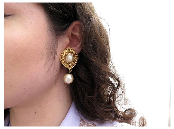 ORECCHINI VINTAGE CHANEL 1990 BAROCCHI DI PERLE CLIP D'oro - vista 13