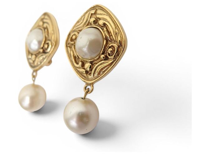 ORECCHINI VINTAGE CHANEL 1990 BAROCCHI DI PERLE CLIP D'oro - vista 2