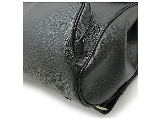 Zaino Louis Vuitton Taiga Kasia Nero - vista 3