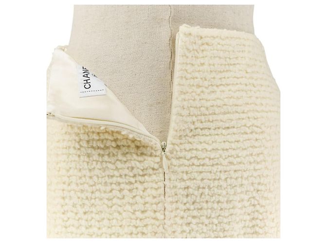 Timeless Conjunto 2way de tweed con botón Coco Mark Chanel Beige Crudo - vista 15
