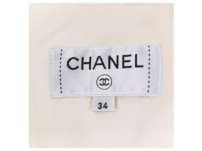Timeless Conjunto 2way de tweed con botón Coco Mark Chanel Beige Crudo - vista 16