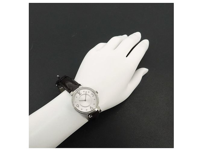 Orologio Louis Vuitton Tambour Diamond Bezel Q13ML da donna - vista 3