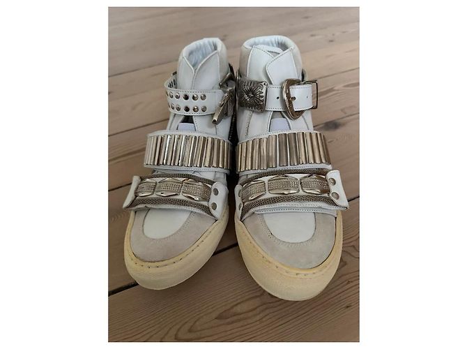 Toga Pulla High-Top-Sneaker Weiß Leder Nieten Metallisch - Ansicht 10