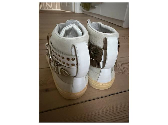 Toga Pulla High-Top-Sneaker Weiß Leder Nieten Metallisch - Ansicht 2