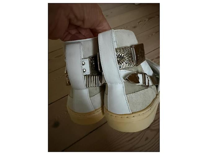 Toga Pulla High-Top-Sneaker Weiß Leder Nieten Metallisch - Ansicht 3
