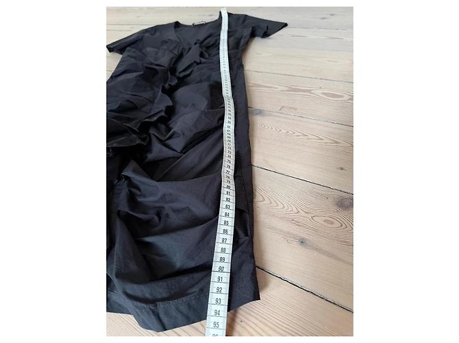 Vera Wang Schwarzes Baumwollkleid mit Rüschen - Ansicht 8