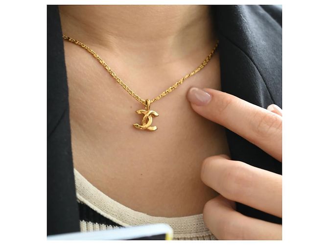 Collana Chanel CC con pendente D'oro - vista 6