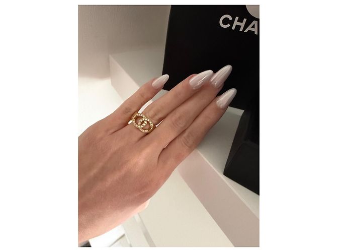 Chanel Ring mit CC-Logo und Kristallen Golden - Ansicht 10