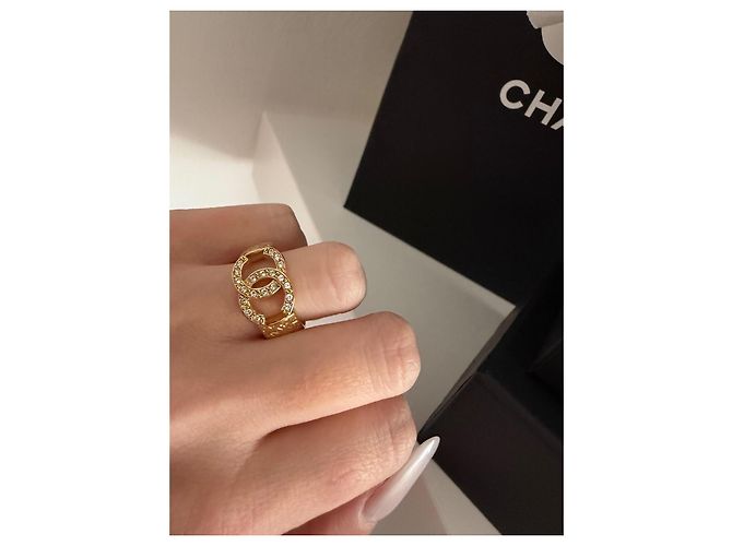 Chanel Ring mit CC-Logo und Kristallen Golden - Ansicht 12