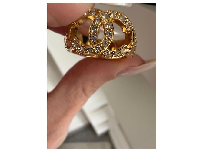 Chanel Ring mit CC-Logo und Kristallen Golden - Ansicht 15
