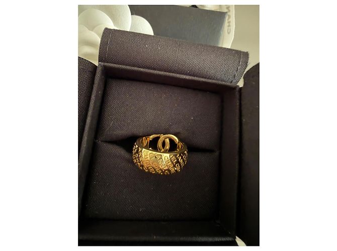 Chanel Ring mit CC-Logo und Kristallen Golden - Ansicht 8