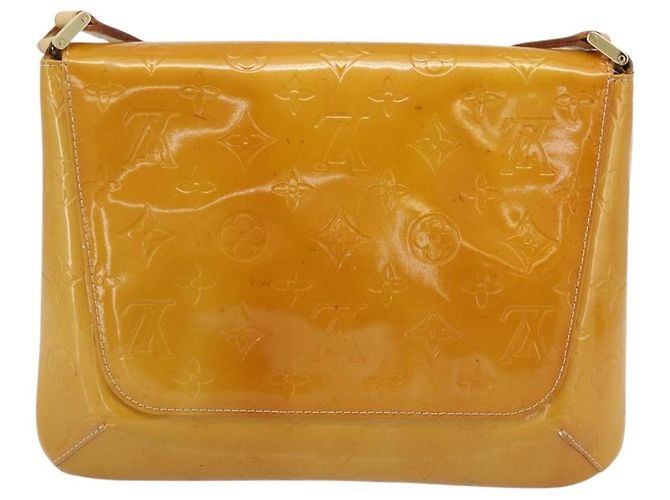 Louis Vuitton Thompson Street Monogram Vernis Medium Amarillo - vista 2