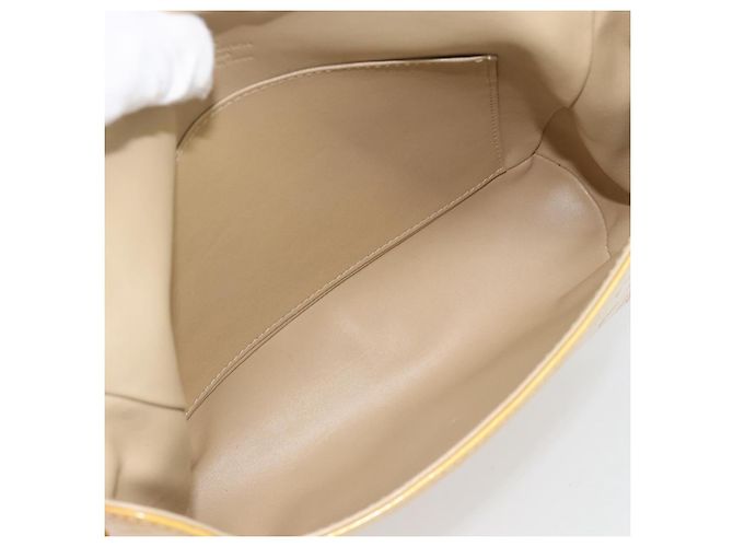 Louis Vuitton Thompson Street Monogram Vernis Medium Amarillo - vista 5