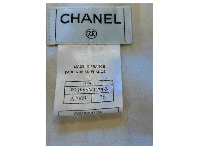 Top de tweed Chanel ecru com emblema bordado - vista 2