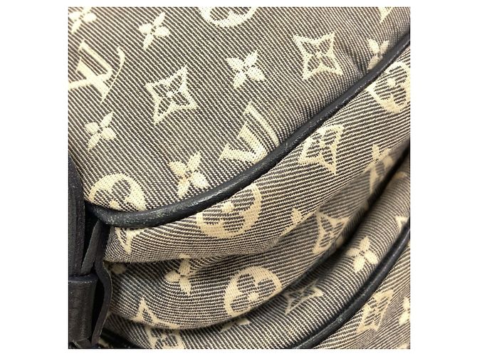 Borsa a Spalla Louis Vuitton Saumur PM Nero - vista 21