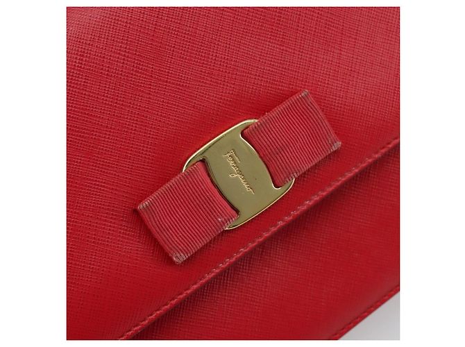 Borsa a Spalla Salvatore Ferragamo Vala Chain in Pelle Rossa e Oro Auth ka4496 Rosso D'oro - vista 14