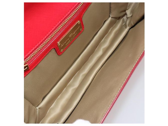 Borsa a Spalla Salvatore Ferragamo Vala Chain in Pelle Rossa e Oro Auth ka4496 Rosso D'oro - vista 17