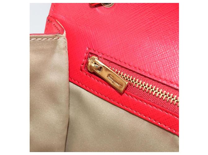 Borsa a Spalla Salvatore Ferragamo Vala Chain in Pelle Rossa e Oro Auth ka4496 Rosso D'oro - vista 20