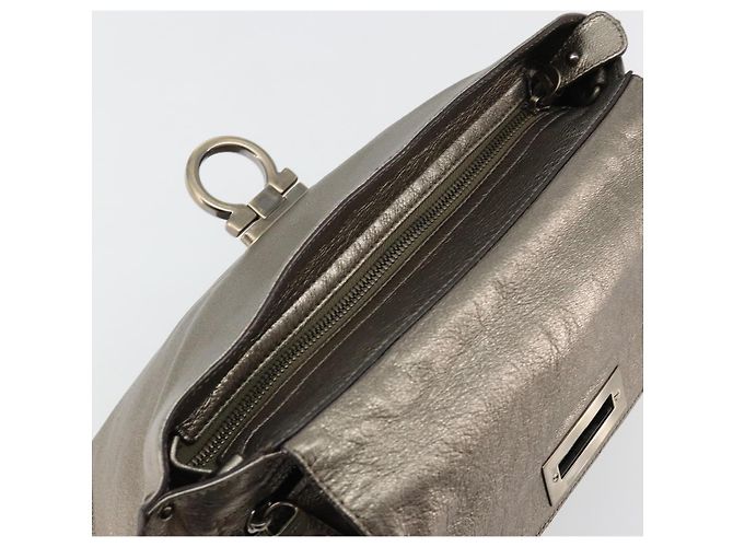Borsa Salvatore Ferragamo Gancini in pelle argento Auth ka4466 - vista 16