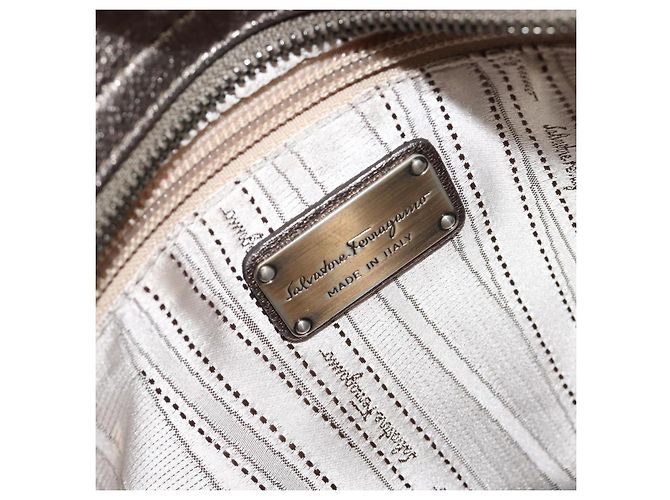 Borsa Salvatore Ferragamo Gancini in pelle argento Auth ka4466 - vista 18