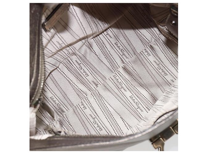 Borsa Salvatore Ferragamo Gancini in pelle argento Auth ka4466 - vista 19