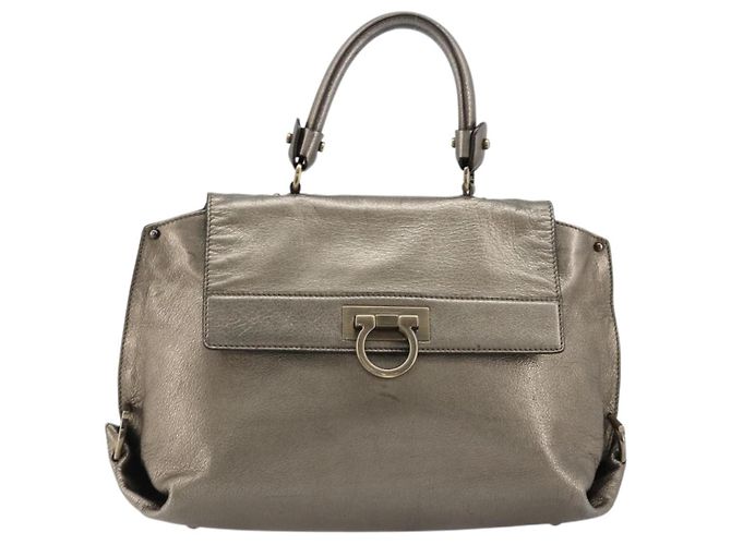 Borsa Salvatore Ferragamo Gancini in pelle argento Auth ka4466 - vista 2