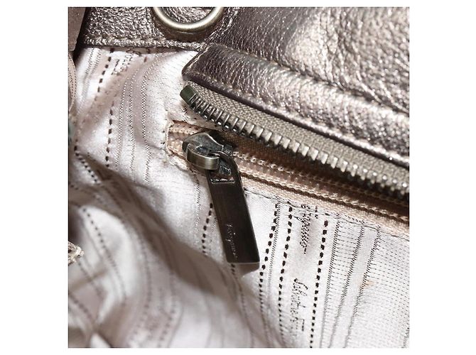 Borsa Salvatore Ferragamo Gancini in pelle argento Auth ka4466 - vista 22