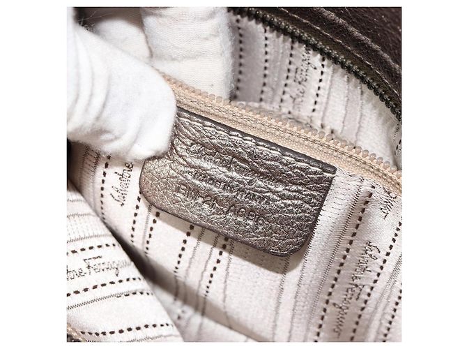Borsa Salvatore Ferragamo Gancini in pelle argento Auth ka4466 - vista 24