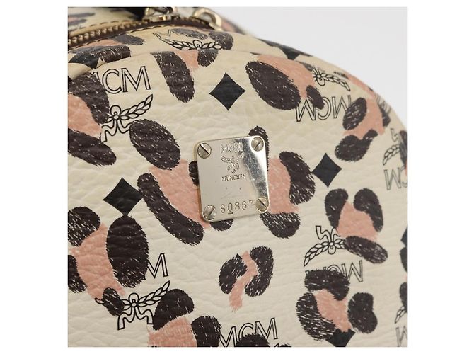 Zaino MCM Vicetos Logogram PVC Leather Ivory Gold Auth 176436 D'oro Crudo - vista 17