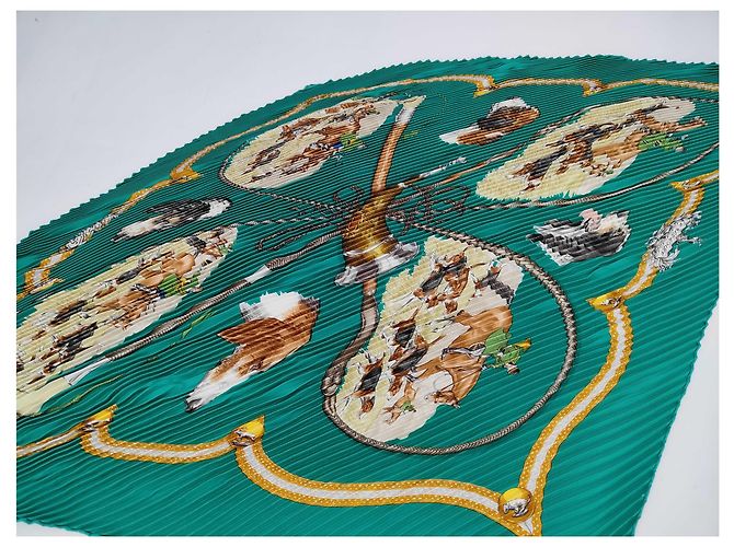 Hermès Hermes Triangle Scarves Silk Green - view 3
