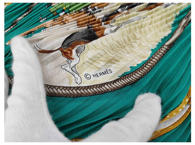 Hermès Hermes Triangle Scarves Silk Green - view 5