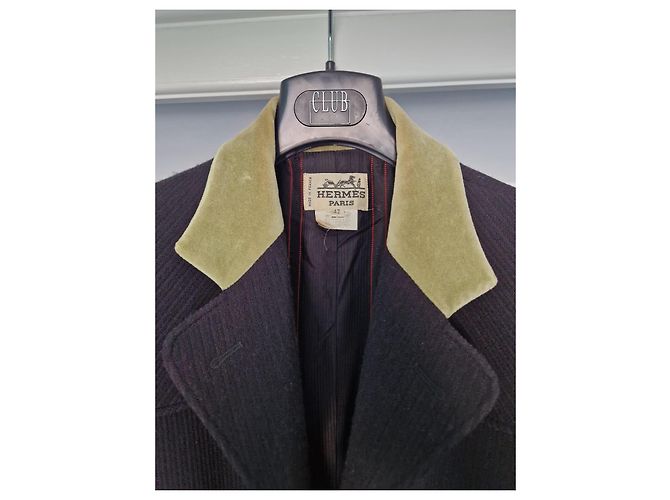 Hermès Jacke aus schwarzer Wolle mit grünem Samtkragen - Ansicht 2