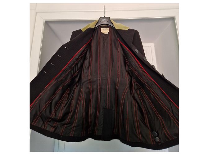 Hermès Jacke aus schwarzer Wolle mit grünem Samtkragen - Ansicht 3