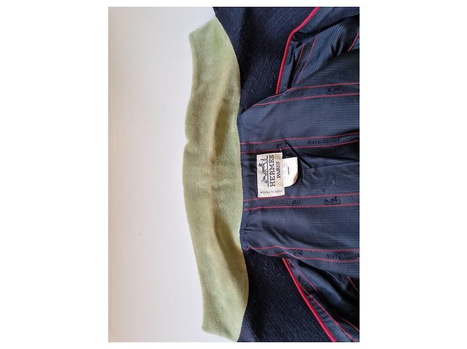 Hermès Jacke aus schwarzer Wolle mit grünem Samtkragen - Ansicht 7