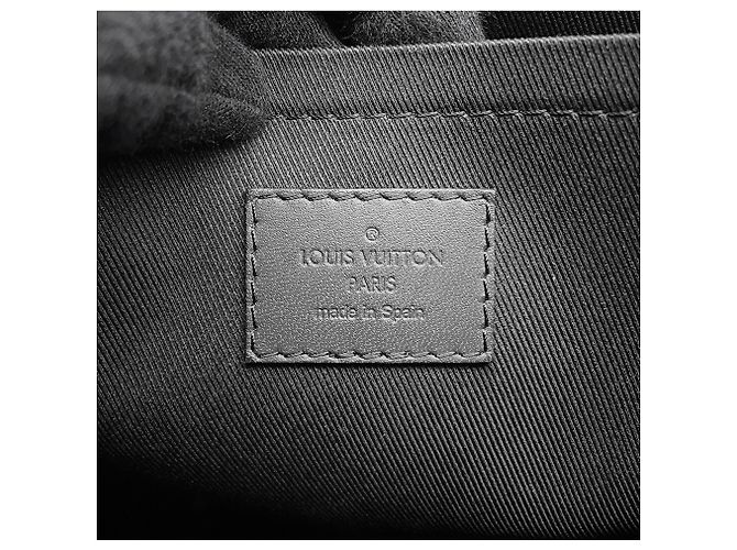 Pochette Louis Vuitton Monogram Shadow Discovery Clutch Bag Nero - vista 13