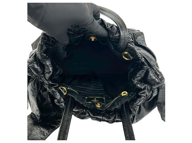 Mini borsa tote in vernice nera Prada Nero - vista 9