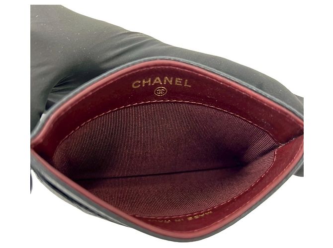 Tarjetero en piel de becerro granulado negro Chanel - vista 7