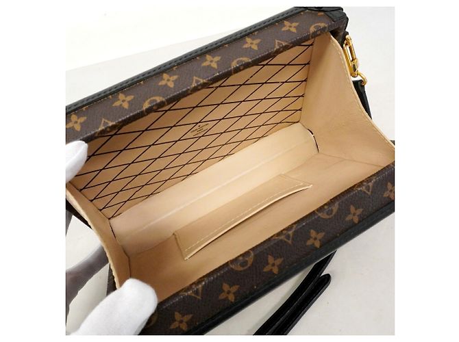 Bolsa de Ombro Louis Vuitton Monogram Petite Malle - vista 4