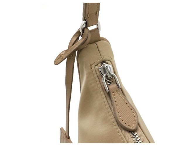 Borsa pochette Prada Triangle Re-Edition 2005 in nylon beige - vista 6