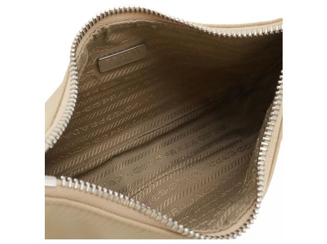 Borsa pochette Prada Triangle Re-Edition 2005 in nylon beige - vista 8