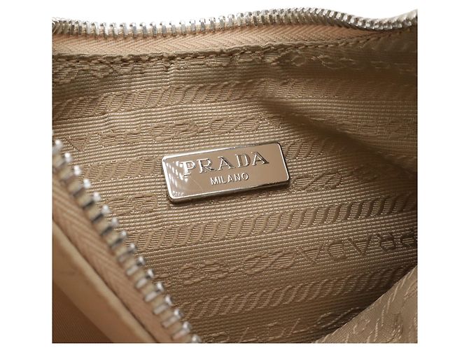 Borsa pochette Prada Triangle Re-Edition 2005 in nylon beige - vista 9