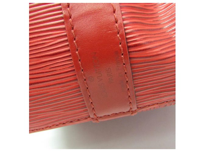 Borsa a Spalla Louis Vuitton Epi Petit Noe M44107 in Rosso Castilian - vista 15