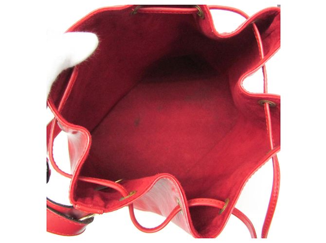 Borsa a Spalla Louis Vuitton Epi Petit Noe M44107 in Rosso Castilian - vista 3