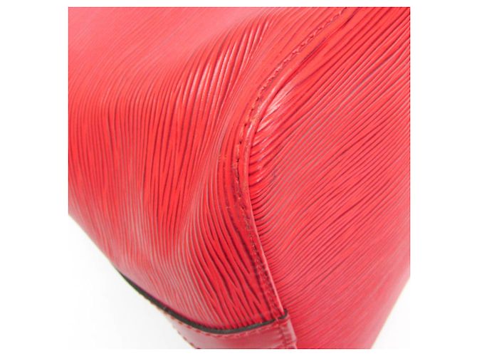 Borsa a Spalla Louis Vuitton Epi Petit Noe M44107 in Rosso Castilian - vista 4