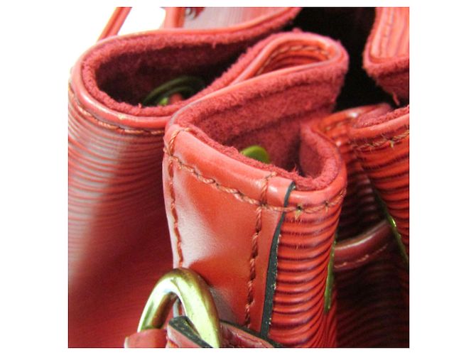 Borsa a Spalla Louis Vuitton Epi Petit Noe M44107 in Rosso Castilian - vista 8