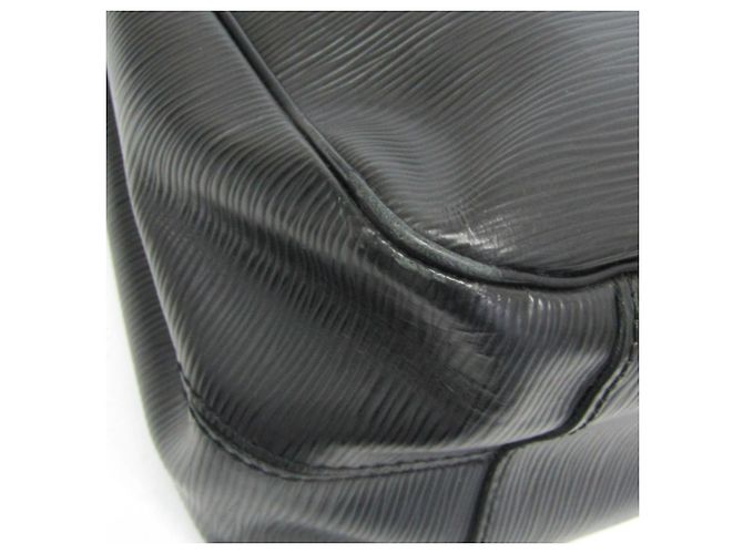 Borsa Louis Vuitton Epi Passy GM in Noir Nero - vista 6